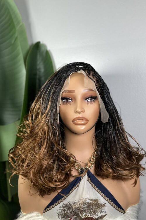 MIHIAA – PERRUQUE EN TRESSES MINI BOHO STYLE 1B| MARRON & BOHÈME CHIC